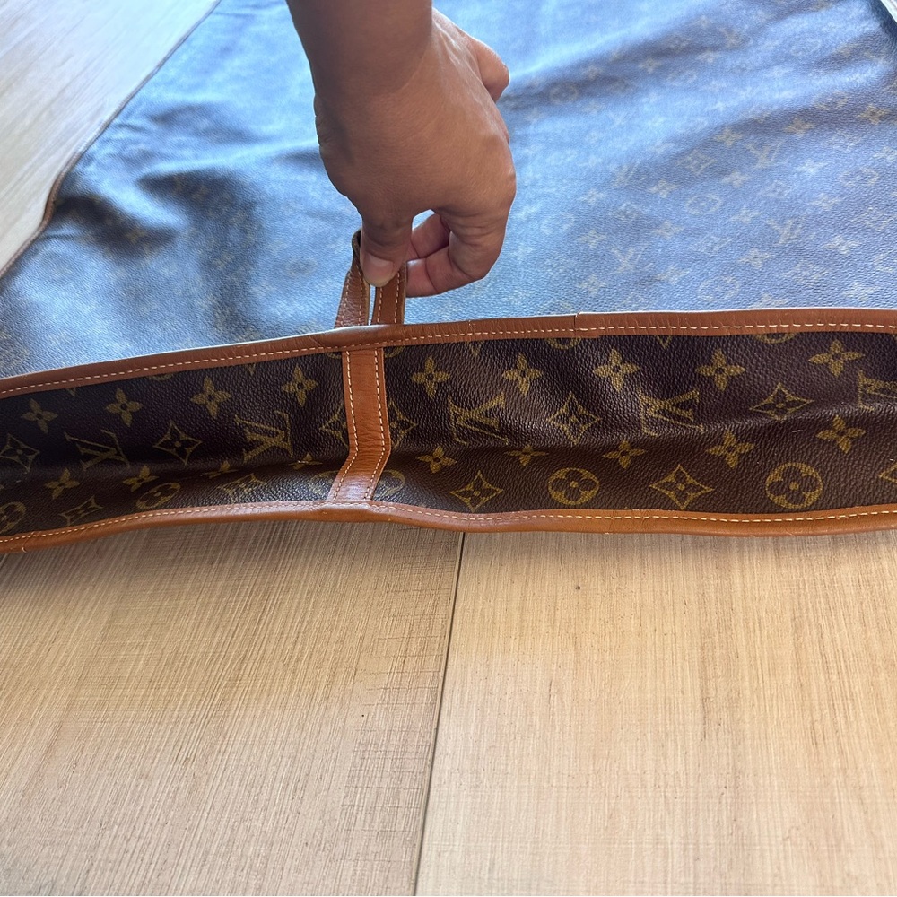 Extremely rare, vintage Louis Vuitton Monogram garment bag with side zippers. - Picture 9 of 16